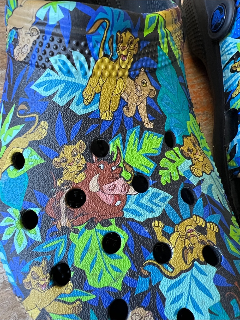 Crocs x Disney The Lion King Clogs - Picture 5 of 13